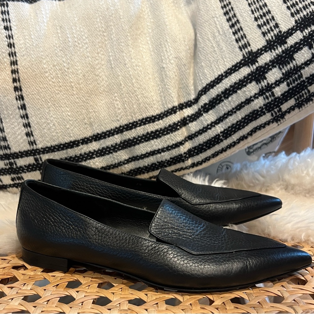 {Everlane} Italian leather black flats Timeless Pointed toe shoes